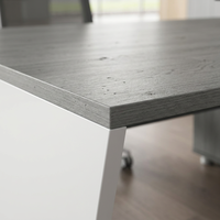 Poste de travail moderne et durable en panneau de particules E1, avec armoire latérale, écran de confidentialité, pieds inclinés, bureau double pour deux utilisateurs