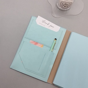 Libreta de Mano A5 de Estilo Moderno Personalizada, Tapa Blanda de Cuero PU, Agenda Portátil con Cierre de Botón y Bolsillo Interior - Product Image 4