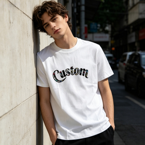 T-shirt à manches courtes col rond blanc pour homme avec impression de lettres personnalisée, coupe classique, jersey de coton, style décontracté - Product Image 1