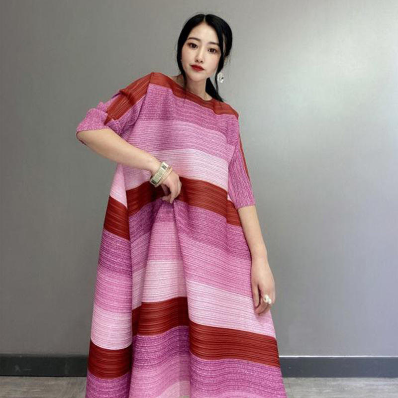 สีแดงม่วง