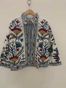 Manteau Bohème en Velours Blanc Brodé à la Main Style Suzani, Veste Chaude Ouzbek, Idéal pour Festival Folklorique, Cadeau pour Elle, Inde - Product Image 6