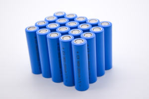 بطارية ليثيوم أيون قابلة لإعادة الشحن 18650 بجهد <span class=keywords><strong>3</strong></span>.7 فولت وسعة 1300 مللي أمبير + 2600 مللي أمبير خلية أسطوانية لأضواء LED وبنوك الطاقة - Product Image 2