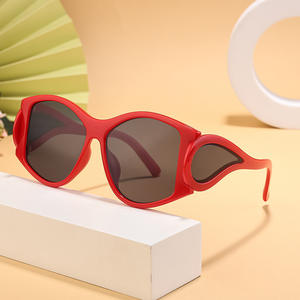 Lunettes de soleil de cyclisme pour femmes sur mesure, style Instagram, monture large rouge, verres PC UV400 - Product Image 1