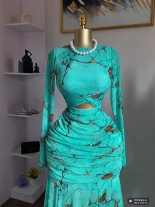 เดรสยาวผ้าตาข่ายพิมพ์ลายหินอ่อนสีเทอร์ควอยซ์สำหรับผู้หญิง - เดรสแฟชั่นแบบรัดรูปเว้าไหล่ - Product Image 5