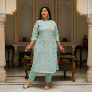 Conjunto Premium de Kurti, Pantalón y Dupatta Bordados, Algodón Floral Verde, Cuello Mandarín, Manga Tres Cuartos, Tallas Grandes, Venta al Por Mayor para Mujer - Product Image 1