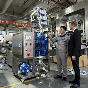 Machine à emballer automatique de sachet de miel Machine à emballer remplissante de forme irrégulière de jus de gelée de sachet pour la petite entreprise - Product Image 5