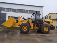 Chargeuse sur pneus 676F de 7 tonnes avec système hydraulique complet et godet pour roche, de bonne qualité, à prix abordable pour la construction