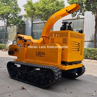 Broyeur de bûches diesel sur chenilles 6140 pour jardin, idéal pour la location en milieu forestier et terrain accidenté.