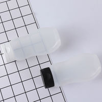 Bouteille souple en plastique PE de 330 ml de couleur naturelle, de qualité alimentaire, à faible MOQ, pour sauce soja, vinaigrette, miel, avec bouchon à clapet
