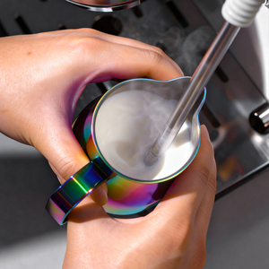Pichet à lait pour latte art en acier inoxydable avec revêtement PVD de 750 ml, couleur personnalisée, style italien, bec en V, pour barista, café, mousse de lait, expresso - Product Image 6
