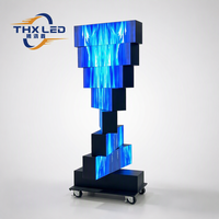 360 °   Écran LED rotatif dynamique double face P1.9 P2.5, solution LED mécanique personnalisée pour les expositions de marques