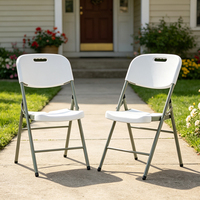 Chaise pliante en plastique blanche, robuste, empilable et portable, idéale pour la location événementielle