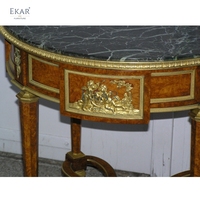 Table ronde classique en bois massif avec dessus en marbre Design fonctionnel pour un décor de salon élégant