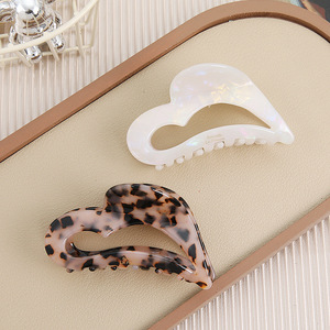 Pinza para el <span class=keywords><strong>pelo</strong></span> con diseño <span class=keywords><strong>de</strong></span> corazón recortado estilo francés para <span class=keywords><strong>mujer</strong></span>, elegante, <span class=keywords><strong>de</strong></span> acetato, HUACHEN D086, 8.5cm, para fiesta, pinzas coreanas <span class=keywords><strong>de</strong></span> acetato dorado - Product Image 4