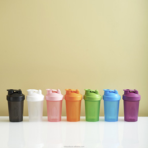 लीक प्रूफ प्लास्टिक प्रोटीन शेक बोतल डिशवॉशर को स्टेनलेस स्टील मिक्सिंग चम्मच और फ्लिप कैप के साथ सुरक्षित - Product Image 6