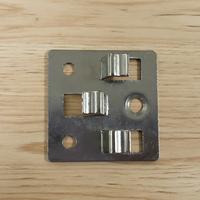 Fixations et attaches modernes pour terrasses en composite WPC - Clip carré excentrique imperméable, résistant à l'usure et antidérapant