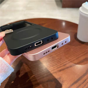 Coque de téléphone pliable pour Samsung Z Flip6, en silicone avec peinture métallisée, charge magnétique, coque souple antichoc pour Flip5 - Product Image 3