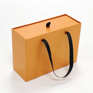 Oem Customized Luxury Colorful Simple Drawer Style Cardboard Gift Box With Handle