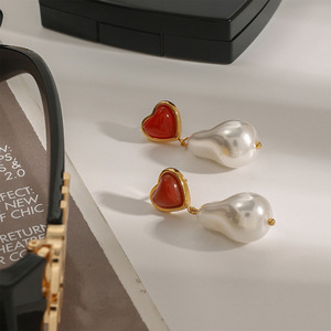 Boucles d'oreilles pendantes en forme de cœur Yueli, plaquées or, pour femmes, à porter au quotidien - Product Image 2