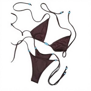 Traje de Baño de Mujer Sexy con Diseño de Cintura con Cuentas, Bikini de Tanga con Tirantes Triangulares y Cuello Halter de Color Sólido al por Mayor - Product Image 2