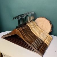 Cintres pour manteaux et costumes en bois personnalisés en gros d'usine de bonne qualité pour la salle de bain Design européen
