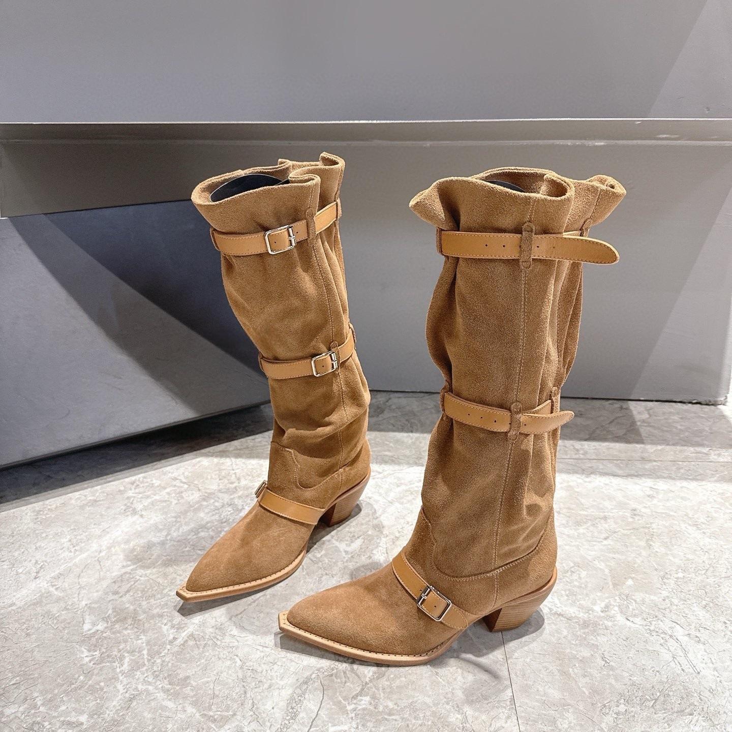 สีน้ำตาลอ่อน