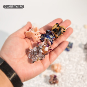 Mini pince à cheveux en acétate 5 cm, usage quotidien, design géométrique - Product Image 1