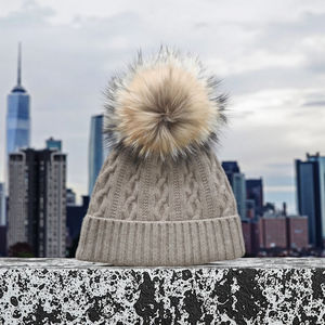 Chapeaux tricotés en <span class=keywords><strong>cachemire</strong></span> doux pour l'hiver, extensibles, épais et chauds, unisexe, mode, avec large revers et <span class=keywords><strong>pompon</strong></span> en vraie fourrure, personnalisables, vente en gros - Product Image 6