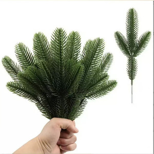 Ramo de Agujas de Pino Artificiales 3D de Doble Cara, Ramas de Árbol de Navidad de PVC Verde Tridente, Menos de 30 cm - Product Image 2