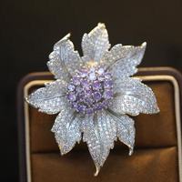Bros bunga biru mewah kelas atas untuk wanita zirkon bertatahkan penuh Aksesori mantel antipaparan elegan terutama terbuat dari Aloi