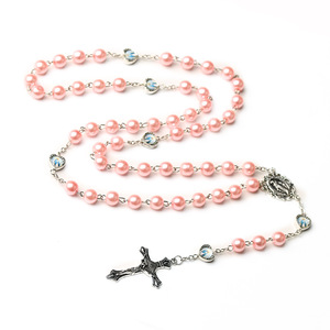 Collana croce del rosario cattolico 8mm perle di vetro 5 segmenti rosa e bianco croce di gesus regalo - Product Image 1