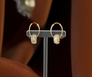 Orecchini a Perno Placcati Oro in Argento 925 con Cristalli Micro-Incastonati Geometrici per Uso Quotidiano Femminile - Product Image 2