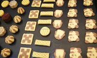 Petite mini-machine automatique de dépôt de biscuits en acier inoxydable pour la fabrication de biscuits à partir de farine de blé tout neuf