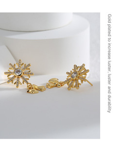 ต่างหูสตั๊ดเพทาย5A ต่างหูรูประฆังแนวศาสนาสำหรับทุกเพศต่างหูห้อยรูปเกล็ดหิมะเครื่องประดับชุบทอง - Product Image 1