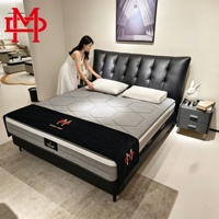 Lit rembourré moderne en cuir véritable, cadre durable et écologique, sommier à ressorts, grande tête de lit rembourrée