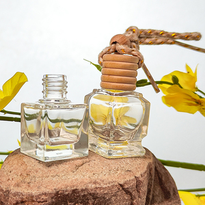 High-End Auto Parfum Fles Leeg Creatief Ca Overhandigen Houder Cartoon Fan Voor Navulbare <span class=keywords><strong>Diffuser</strong></span> Boack Cars Nieuw - Product Image 4