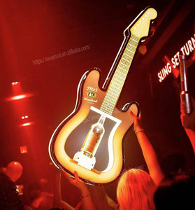 Neues Produkt Leuchtender LED-Acryl-Gitarrenförmiger Flaschenpräsenter für <span class=keywords><strong>Donjulio</strong></span> Tequila, Wodka, Whiskey, Wein, Miami Lounge - Product Image 3
