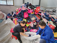 Venta al por mayor de mochilas escolares usadas de alta calidad en fardos de mochilas de segunda mano para niños de marca original