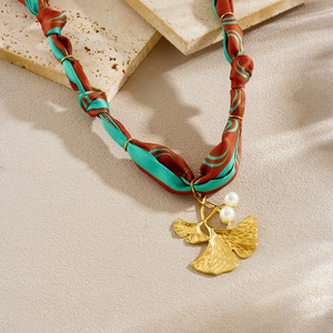 European American Style Ribbon Printed Stainless Steel Gold Plated Pendant Necklace Plant Pattern Sunflower Flower Design - Product Image 3