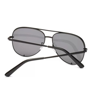 Occhiali da Sole Rosa Pilot Quay, Occhiali da Sole Oversize alla Moda per Donna, Tendenza 2025 - Product Image 5