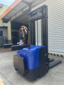 Apilador Eléctrico de 3 Etapas Jingxin con Elevación Libre de hasta 5.5 Metros, Capacidad de Carga de 2 Toneladas - Product Image 5