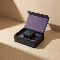 Boîte cadeau rigide personnalisée de luxe Jinyazhi avec logo imprimé sur mesure pour vêtements de marque e-commerce, fermeture à boucle pliable, Guangdong