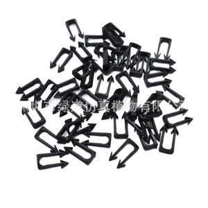 Clip en plastique en forme de U Greenway 1,3x2,5cm noir pour l'installation de murs végétaux artificiels - Product Image 2