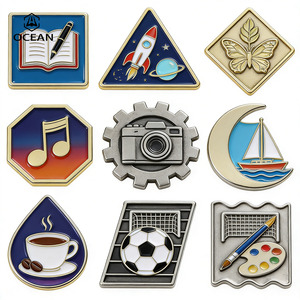 Fournisseur chinois d'épingles à revers en métal, design haut de gamme, épingles à revers sur le thème du football - Product Image 6