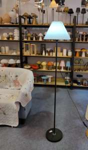 Lampe sur pied moderne de haute qualité avec abat-jour plissé simple, abat-jour classique en forme de <span class=keywords><strong>parapluie</strong></span> pour salon, chambre à coucher, pratique pour canapé-<span class=keywords><strong>lit</strong></span> - Product Image 2