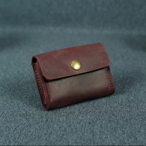 Portefeuille miniature en cuir marron, porte-cartes compact et fin, fermeture à bouton, durable, élégant, pour un usage quotidien - Product Image 1