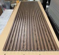 Tube de bois creux carré composite Wpc Plafond en bois Wpc Tubes en bois Panneaux muraux légers