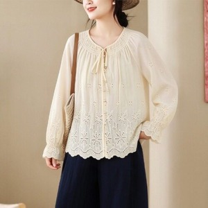 2026 En gros Blouse paysanne ethnique brodée d'été pour femme, motif floral blanc, ourlet festonné à œillets, en coton et lin marron, style bohème - Product Image 2