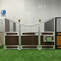 Écurie modulaire de luxe pré-assemblée avec structure en acier galvanisé durable et panneaux préfabriqués sécurisés pour les fermes