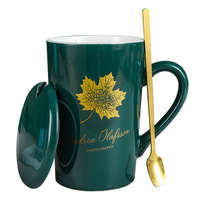 Vente en gros personnalisé 420ml coffret cadeau de tasses à café en céramique marbrée pour couple avec couvercles et cuillères